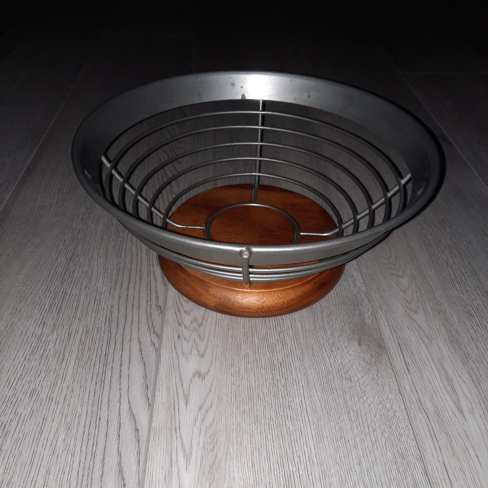 Wire & Wood fruit Bowl Basket